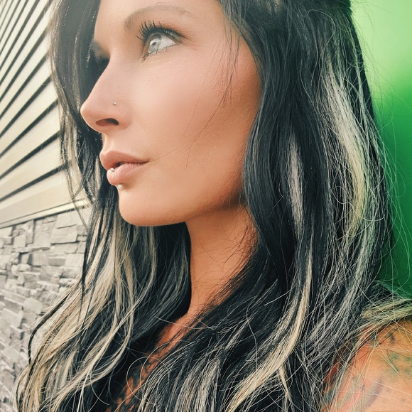 Meet your Posher, Courtney - Picture 1 of 1